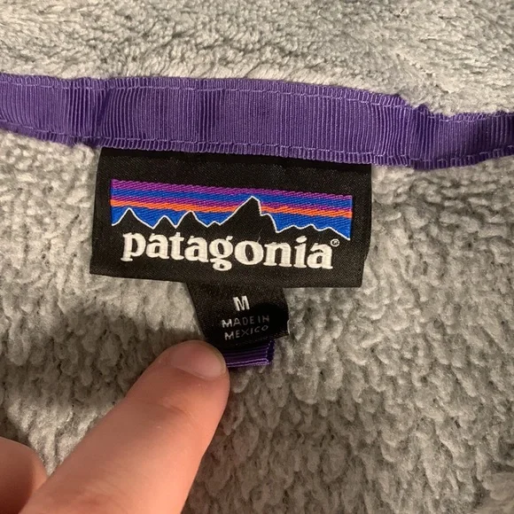 🚫🚫SOLD🚫🚫 Gray Patagonia with Purple Accents - Picture 5 of 8